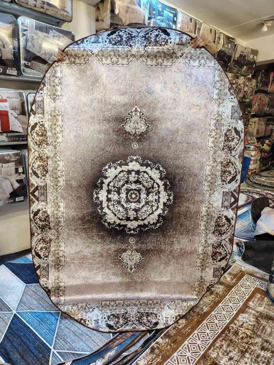 🌹🌹من مجمع الرنا المنزلي🌹 
الطابق الثاني للمفروشات❣️
 فرشه اجدي بيضوي  تركي  درجه اولى😻
القياس 160*230
الواااااان جنونيه خراااااافيه😉
السعر القطعه  12الف دينار فقط
يوجد خدمة توصيل داخل الشطره 2 الفين🚕🚕 والئ كافة المحافضات العنوان / الشطره شارع الدكاتره فرع سونار اثير الاتصال على واتساب✅ ***********
