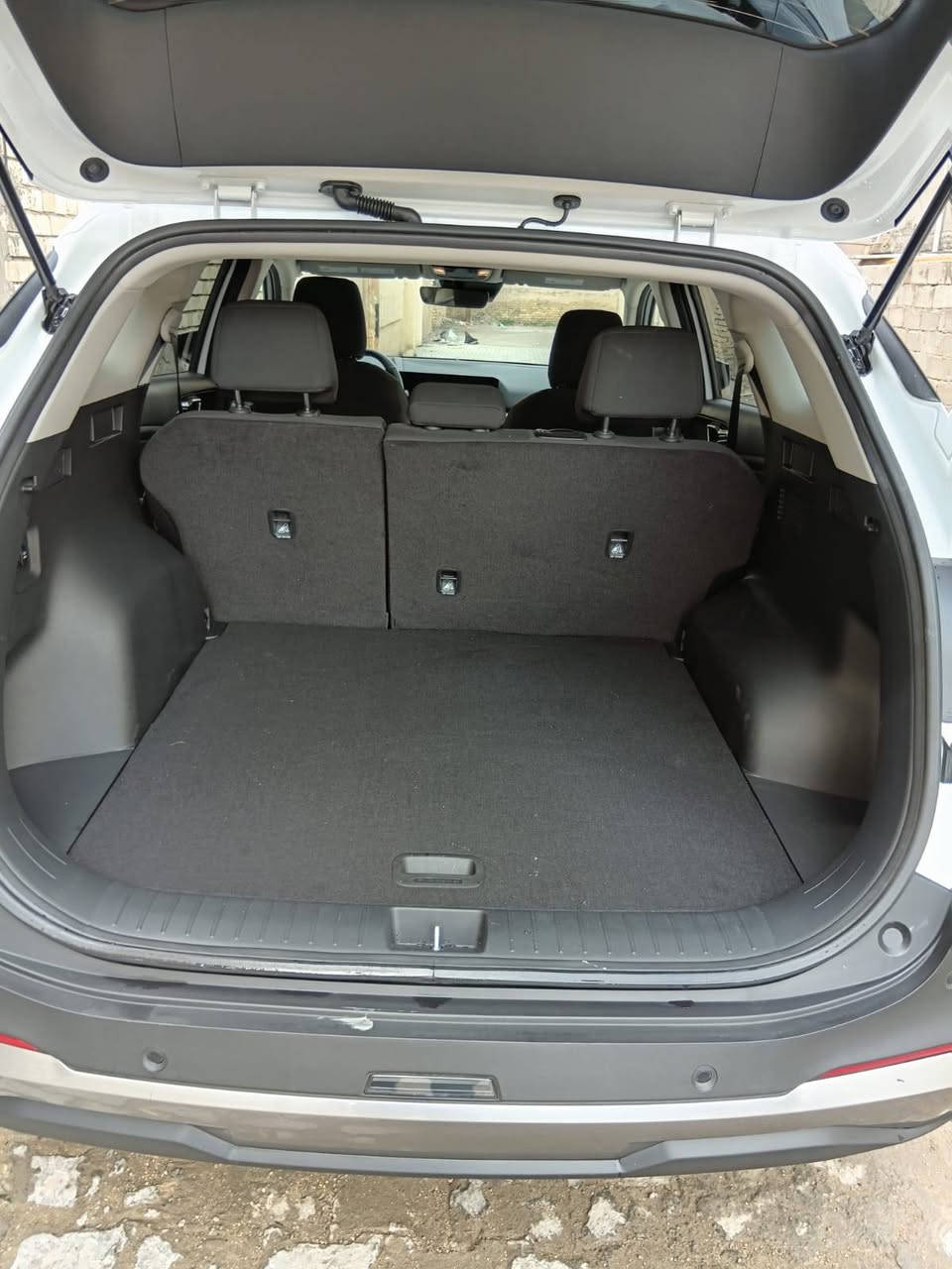 السلام عليكم كيا سبورتج موديل 2026 زيرو شكل الجديد منفيس بسمي بدون يرباك بدون حادث فقط جاملغ شالعي وراجع نفسه مواصفات لدات امامي خلفي اربع عدسات لايت توقف ذاتي بصمه تشغيل عن بعد سايد بريك بصمه تبريد خلفي لدات خلفيه رادرات اوبيها بعد مواصفات السعر ٢٢٠ اوبيها مجال ***********
