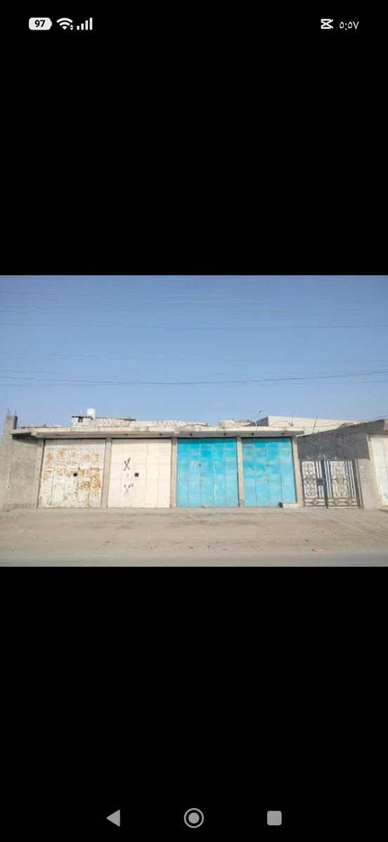 سلام عليكم بيت للبيع طابو زراعي بسم عراقي بناء طابوق يتكون ثلاث غرف +صاله و استقبال وصحيات خارجيه وداخليه ومطبخ وحديقه وتكون 4محلات البيت عل شارع العام الاستفسار راعي الدار ***********
