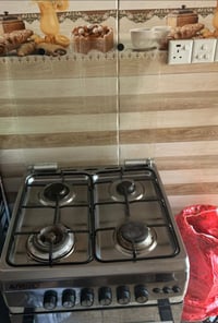 طباخ • فرن • سرير • سرير نفر • مستعمل • للبيع • اثاث مستعمل • مطبخ