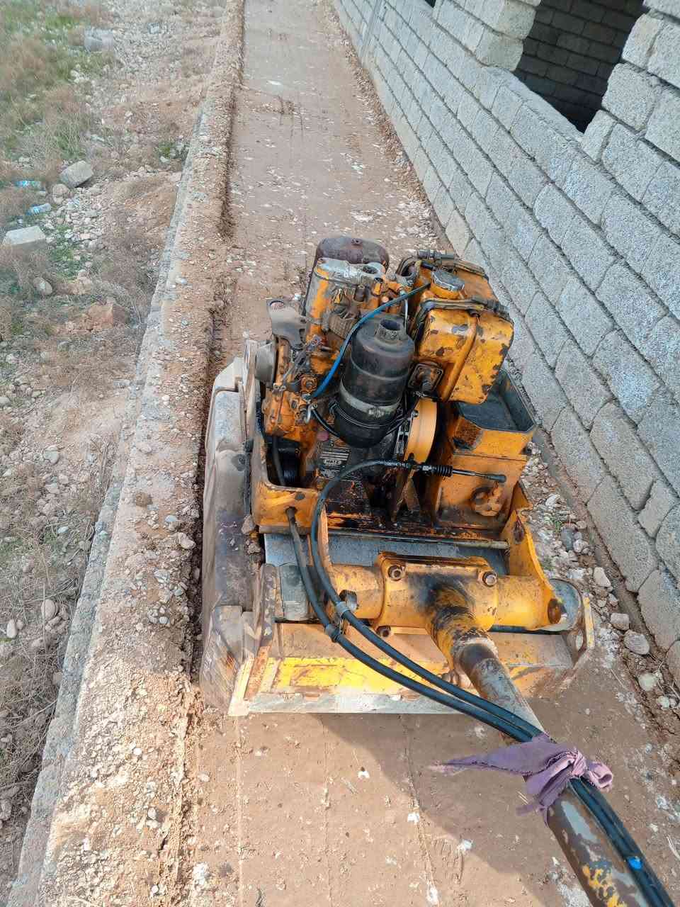 السلام عليكم 
يوجد حادله الوزن 1طن 
لحدل البيوت أرصفة حدائق قاعات 
الاتصال على الرقم 
***********
