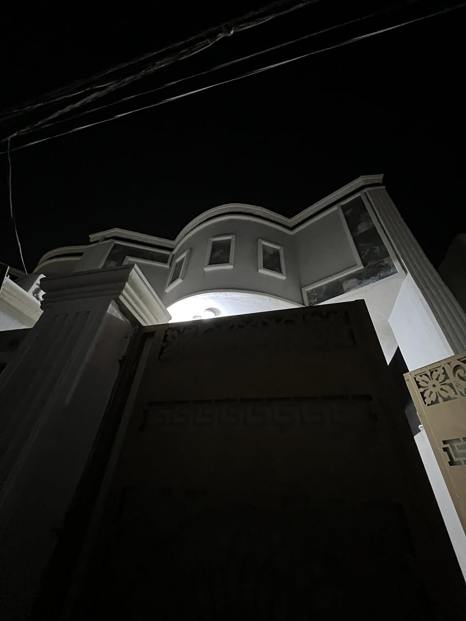 🏠دار للبيع 🏠
__
⭕العنوان:حي الفرات 
  ⭕️قرب:شارع المستوصف 
⭕موقع مميز _
____
🌿طابوصرف 
🌿بناء جديد 2023
🌿طابقين 
🌿كونكريت
🌿قريب عل ساحه 

♦️المساحة :100م
♦️الواجهة  : 5متر
----------------
                     
تفاصيل الدار 🏠
___
🌿غرف نوم عدد2💯
🌿صالة عداد2
🌿مطبخ 
🌿استقبال 
🌿مجمع صحي 

    
   #مكتب_صناع_المال_للعقار 
عنوان المكتب
الفرات شارع الصب قرب التسفيرات 
للاستفسار مراجعة المكتب اولاتصال على الارقام 
***********
***********
