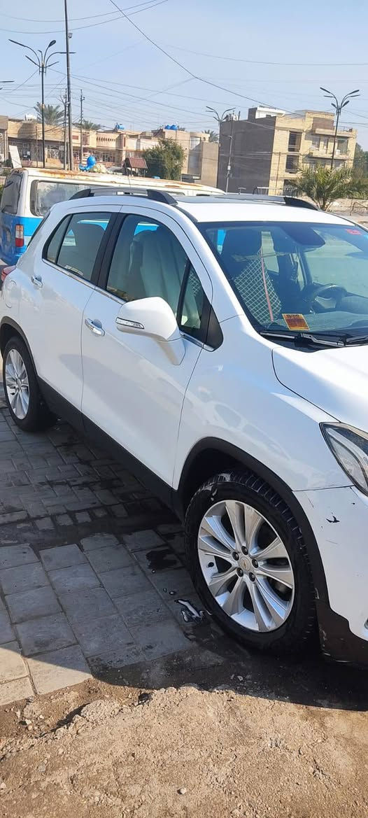 تراكس خليجي بريميرا فوووول مواصفات وكالة شركة المنصور 2018
بااسمي شخصيآ ماشية قليل جدآ 51 الف كيلو 
محرك حجم 1800 
بصمة تشغيل 
وبصمة ابواب 
تشغيل عن بعد 
فتحة سقف 
اشاير بالمري 
تحكمات بالستيرن 
ابل كار 
بعد بيها مواصفات 
سعرها جدآ مناسب 
اتصل او راسل واتساب 
***********
