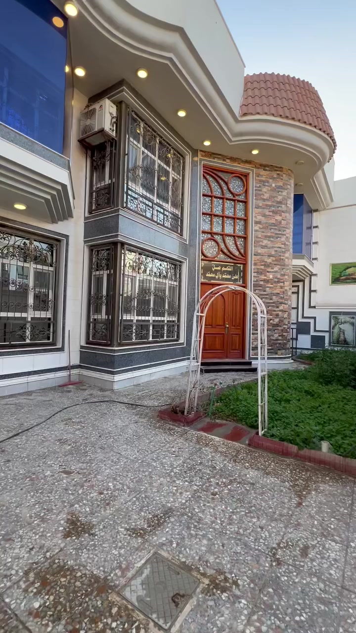 🏠دار للبيــــــــــع 
فـٓــــي حـــــــي الجامعــــــة قـــــــرب المدرســــــــــة الحمـــــــــرة
__________________
المساحـــــــة // 310م #طابـــو #مــــلك #صــــرف
الواجهـــــــــــة // 15.5م
النـــــــــــــــــزال // 20م
__________________
🧱🏗️ #الطابــــــــــــــق #الأرضـــــــــــــي
غرفـــــــــــة وصالــــــــــة وصحياتهــــــــــا وهـــــــــــول ومطبـــــــخ ومجـمــــــــع صحيـــــــــات ومنــــــــــاور وكـــــــــراج وحديقـــــــــة ...
🧱🏗️ #الطابــــــــــــــق #الثانــــــــــــــــي 
أربـــــــــــع غـــــــــرف وهـــــــــــول ومجمـــــــــــع صحيـــــــــــات ...

___________________💲
للأستفســـــــار عــــــن السعــــــــر يرجـــــــىٰ تـــــــرگ تعليـــــق (السعـــــــــر) #وسيتــــــم #الـــــرد #خــــاص
__________________💲

#مكتـــــــــب
         🧱🏗️أمــــــــلاك بابــــــــل للعقـــــــار🧱🏗️
#الكائـــــــــن
  شارع_الكرامة_قرب_الضريبة_مقابل_التخطيط_العمراني
        ***********📞☎️📞***********
____________________________________________
