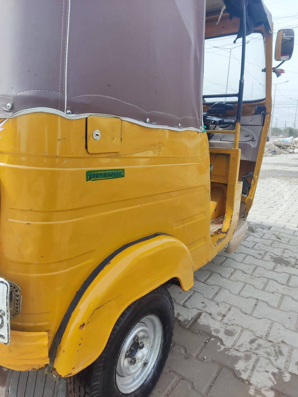 تكتك موديل 20 رقم وسنوية
بيها ضربة بلصفحة بس والمكينة مشروكة جديد 
السعر 6و400 وبيها مجال قليل 
المكان الحسينية مآل الراشدية 
***********
