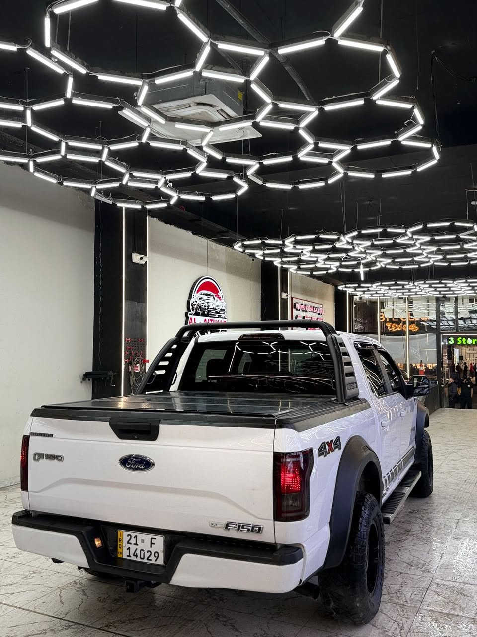 فورد f150 موديل 2017 
كير تعليك 10 نمر
فور ويل شاشه كامره 
بدي قصير باب طويل السياره رقم سليمانيه وبأسمي 
محرك 3500 تون تيربو ايكو بوست 
حادث جاملغ وبنيد 
المكان الغزاليه 
السعر 200  ورقه 
للاتصال ***********
واتساب ***********

