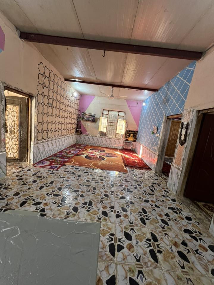 السلام عليكم   بيت للبيع مساحه ٥٠٠م مكان اليوسفيه  منطقه   شارع المدرسه قرب التارتان متكون من غرفتين السقف سندويج بناء بلول زراعي سند ٢٥ سعر   تفاصيل اكثر رقم راعيه ***********
