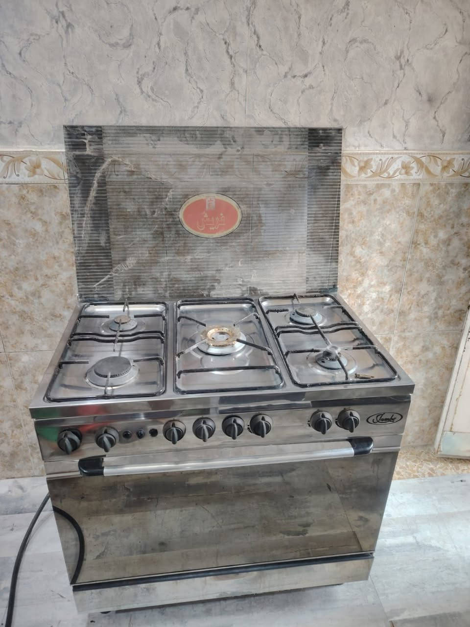 طباخات كوتيه شرط شغل مكانه بصره زبير ويوجد خدمه توصيل جميع المحافضات التواصل على هاذه ***********
