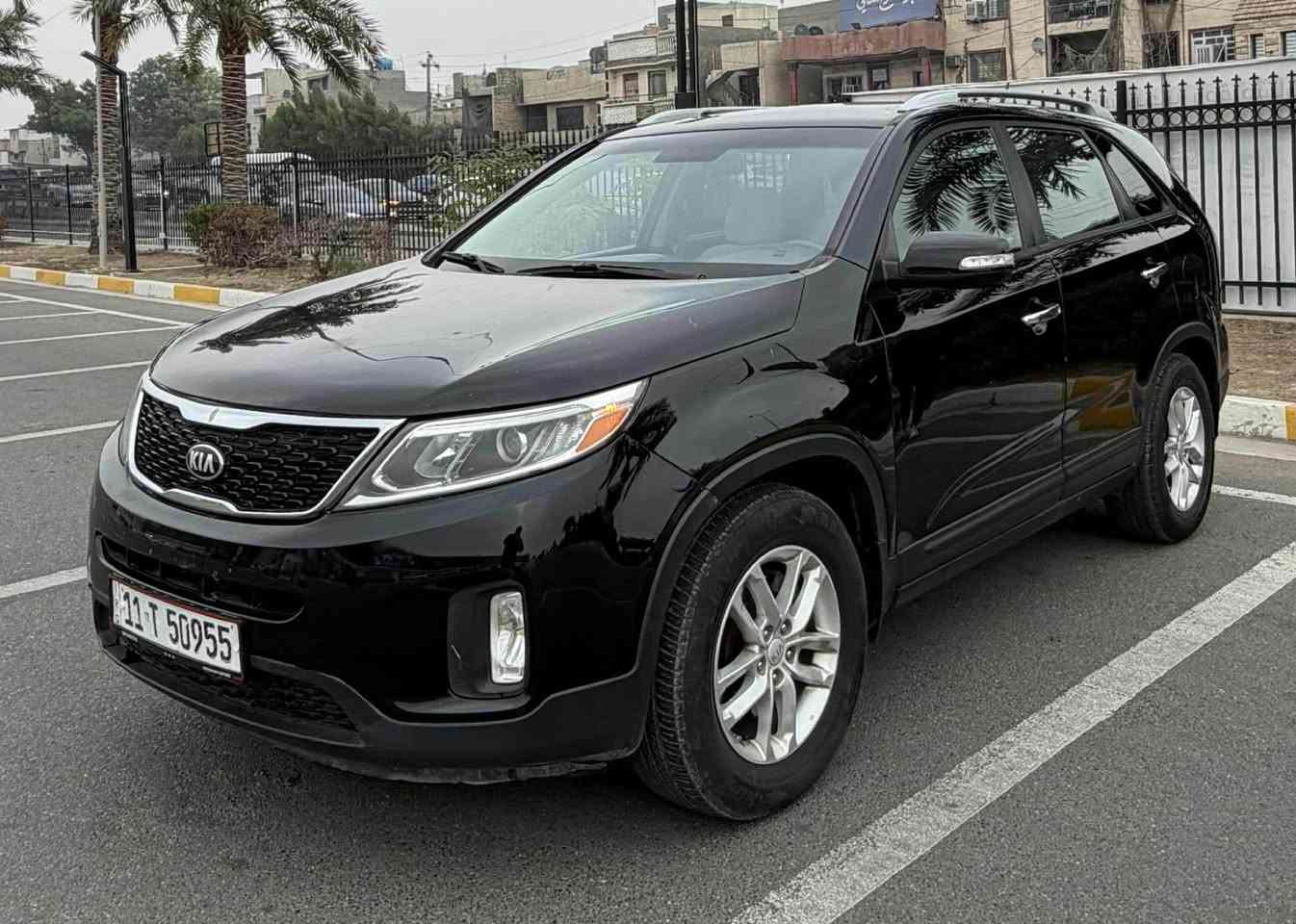 سلام عليكم للبيع او المراوس Kia sorento موديل 2015 
السياره 7 راكب
تحكم ستيرن 
تدفئه مقاعد اماميه
شاشه كامره 
حساس امامي خلفي 
بردات خلفيه بلاد
السياره مكفوله دواخل  صبغ صفحه وبنيد 
رقم بغداد سنويه وهزه ورقم كله جديد 
ماشيه ٩٨ جديده السياره ترايها كلش حلو 
السعر ١٣٧ بيه مجال 
مكان السياره حي الحسين 
الا ستفسار الاتصال *********** بغداد, العراق
