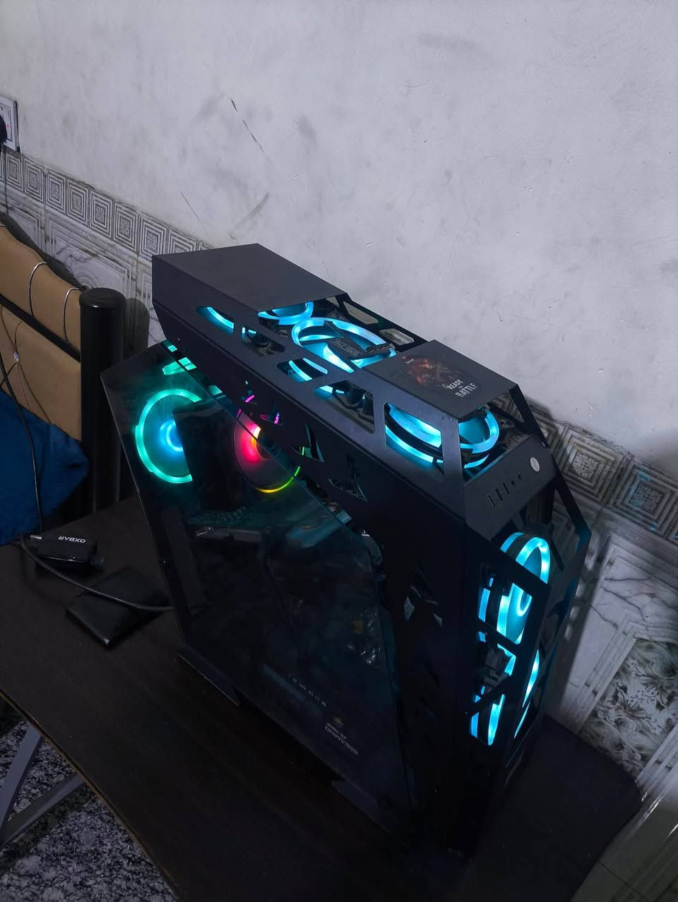 بي سي قيمنق كامل (i5 الجيل العاشر + RTX 2060) مع شاشة سامسونج 165Hz

المعالج (CPU): Intel Core i5 (الجيل العاشر) - معالج قوي وحديث يوفر أداء ممتاز في الألعاب وتعدد المهام.
​كرت الشاشة (GPU): NVIDIA GeForce RTX 2060 - يدعم تتبع الأشعة (Ray Tracing) وتقنية DLSS لزيادة الفريمات.
​التخزين (مساحة عملاقة وسرعة طيارة):
​1TB SSD: النظام يشتغل في ثواني والألعاب تفتح بسرعة البرق.
​1TB HDD: للتخزين الإضافي.
​(مجموع التخزين 2 تيرا بايت).
​الرامات (RAM): 8GB.
​البور سبلاي: 700W
التبريد: مشتت هوائي احترافي للمعالج + 6 مراوح RGB موزعة لتهوية مثالية.
​الكيس: كيس قيمنق واجهة زجاجية فخم يعرض إضاءة الـ RGB بشكل جميل.
​النظام: ويندوز 10 (Windows 10) مثبت وجاهز
الشاشة: Samsung احترافية بتردد 165Hz - ألوان وانسيابية خرافية تفرق معك في اللعب .
​الكيبورد والماوس: طقم Redragon (شركة معروفة) بإضاءة RGB وشكل أنيق.
الجهاز وحش يشغل Call of Duty, Overwatch 2, Fortnite, Apex Legends, GTA V) بفريمات عالية جداً وثبات تام.

السعر :750,000 قفل 
مكاني كربلاء يوجد توصيل كربلاء حلة نجف بغداد 
التواصل واتساب : ***********
