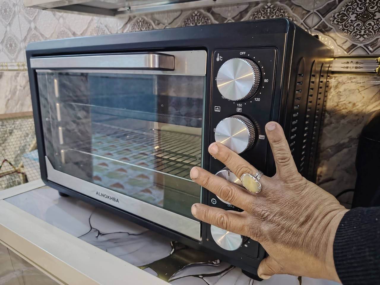 السلام عليكم للبيع اوفن ب٩٠
ومعصاره ب٣٠
***********
