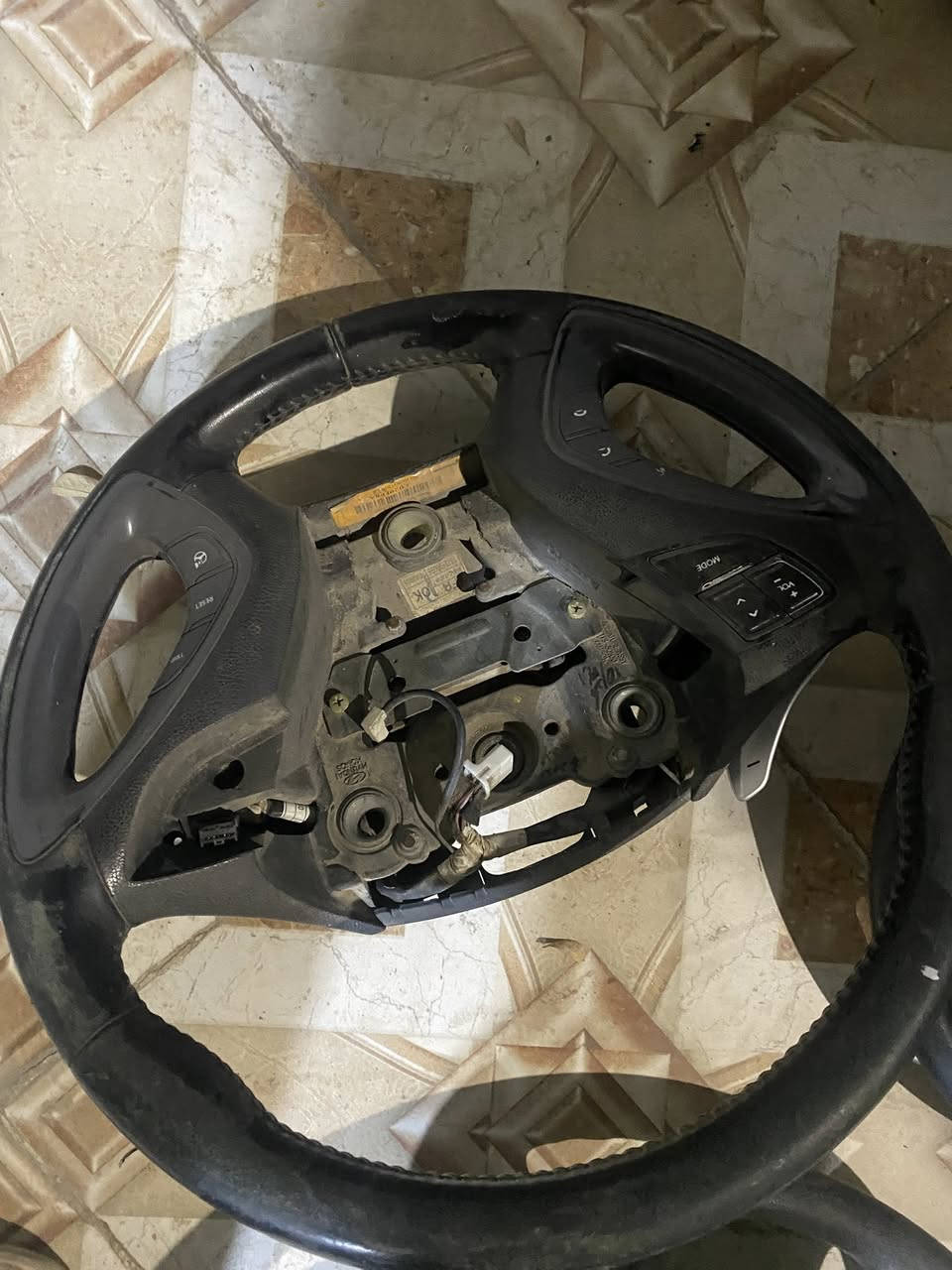 دركه سوناتا مضلع 
بيجي
ورصاصي
ورصاصي ام الشفتات
شباج سوناتا مضلع من دون علامه
اصلي وليس تجاري 
مكان حله حي صناعي قرب شارع المعارض
***********
