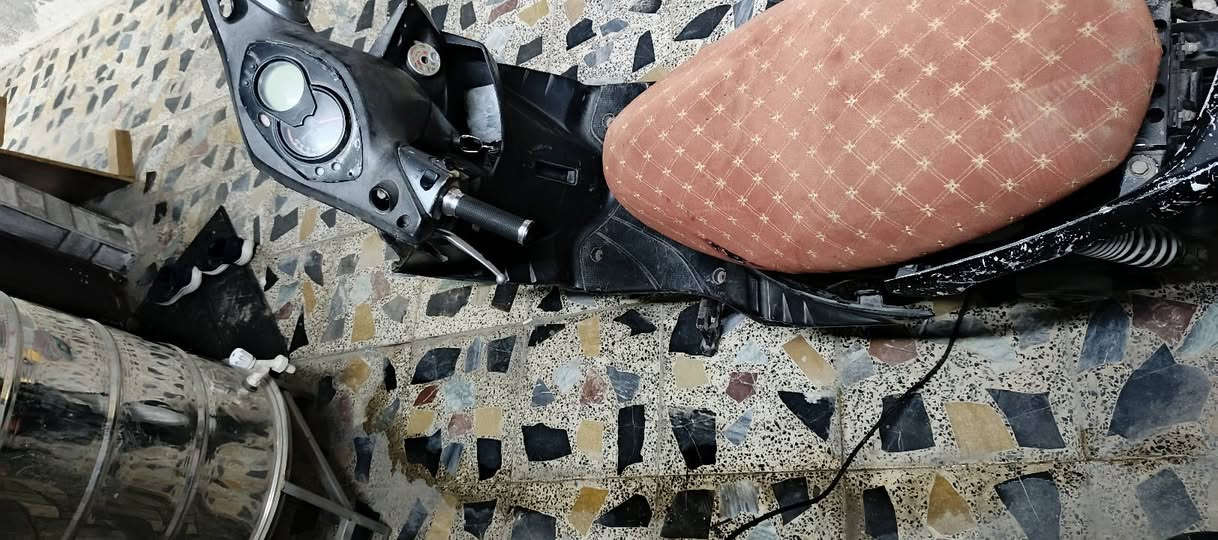 السلام عليكم دراجه سكنز فحل
كابريته الدراجة بوشه 58 نكره بكل وقت كابريته جديده وكاله و غراضهة كامله بس الكفرات تعبانه شويه و الدراجه خير من الله 
السعر 475 و بيهة مجال حك الجيه متواجد واتساب فقط على ***********
