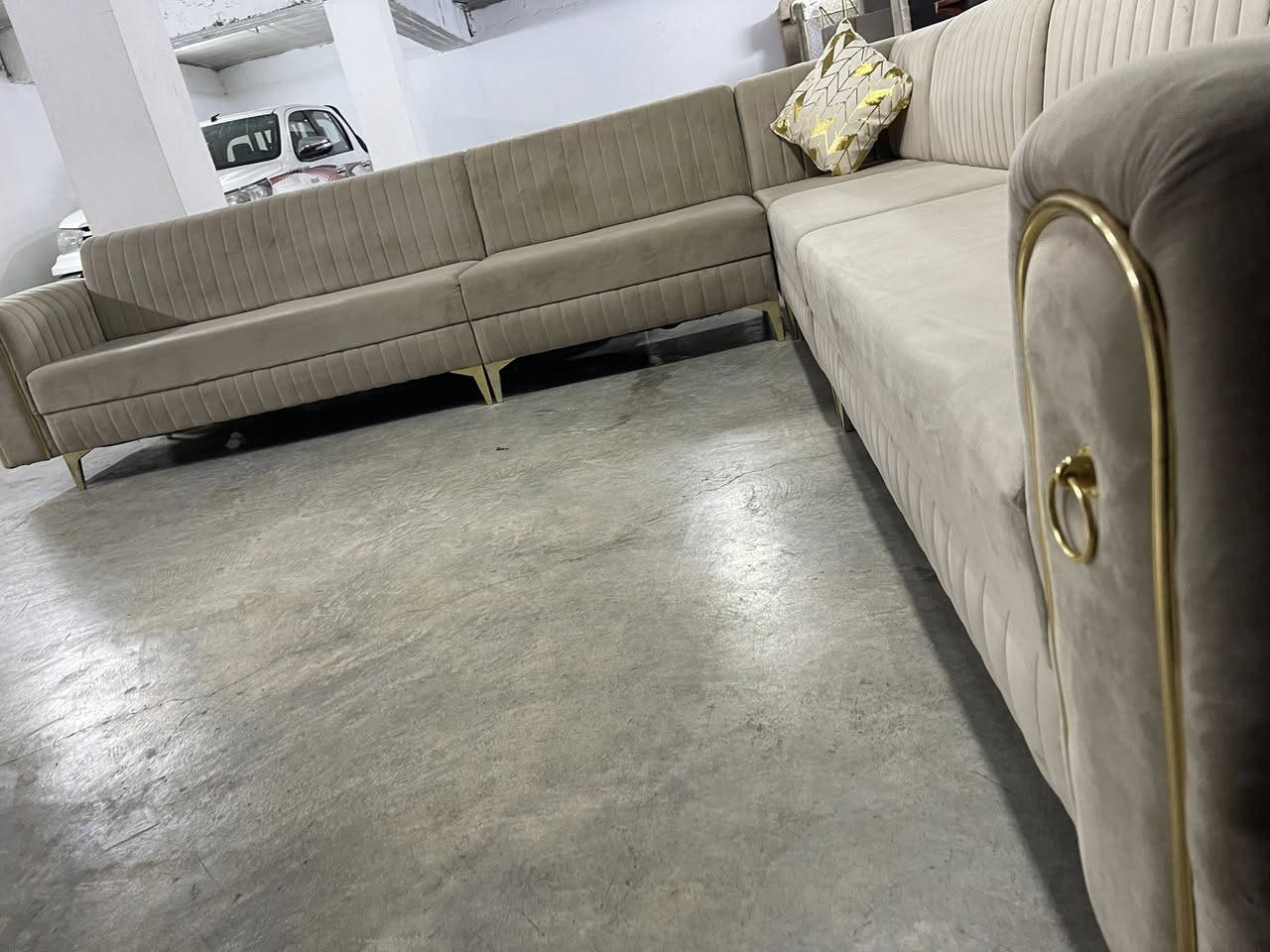 L
هاتینەوە بە ئێڵێکی 11 نەفەری 

فول دەست کرد دیزاینی کۆمپیتەریە 

شتێکی تایبەت و ناوازەیە %90بە لۆکی ماوە

ژم***********
