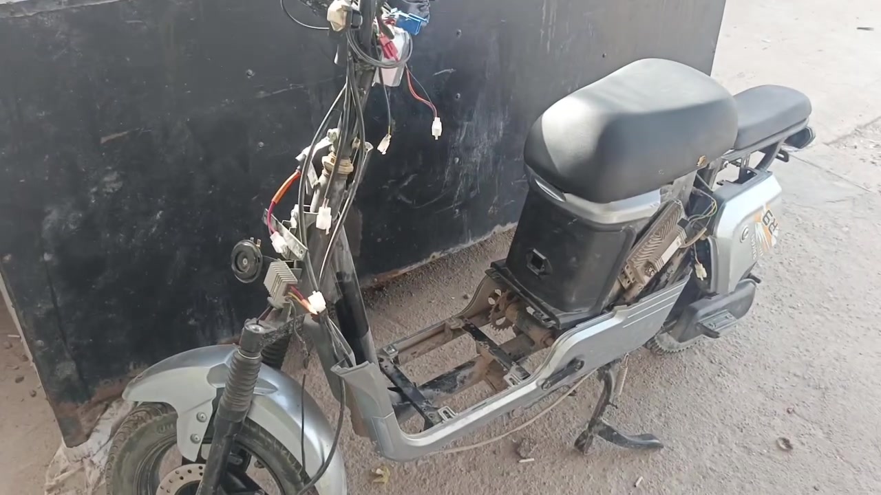 البصره زبير رقم الهاتف *********** سعر 150 الف ابيع كومت حديد
