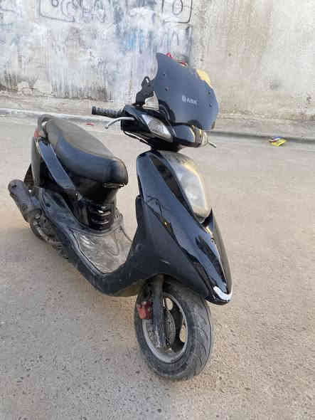 السلام عليكم بريز كابريتر دراجه حلوه كفرات حلوه مكينه ناعمه تخبل لا جكجه لا مجفته قبل سنه غراض اصليه وتخبل مداريه بدهن امزويل كله ديرله تاير امامي خلفي جديد يرادله بس صالنصه كهربائيات كله شغاله باتريه جديد مكانه بغداد شعب حي بساتين ***********
