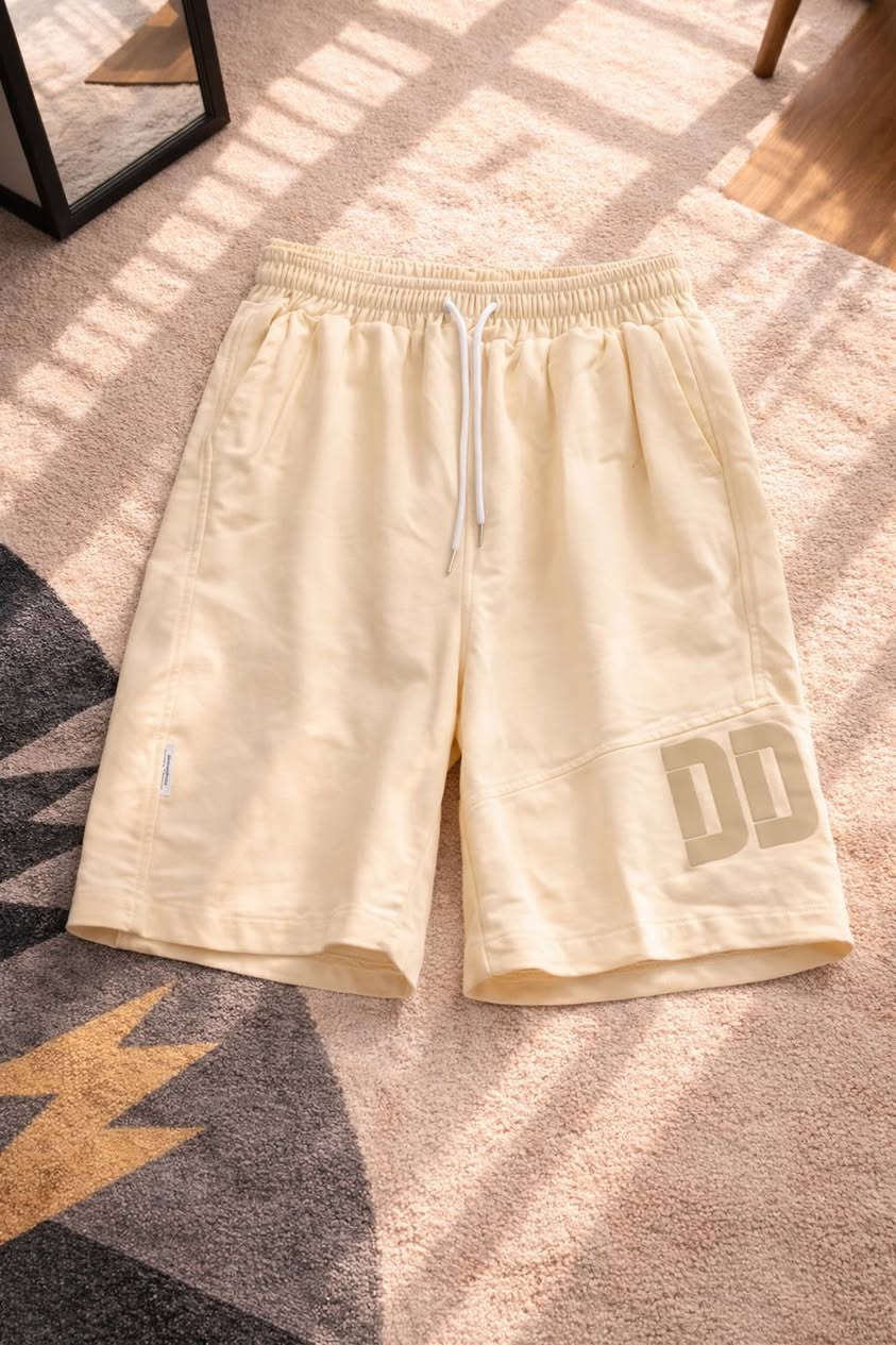 *********** واتساب احجز هسه🔥 
ستايلك يهمنا 😎
تيشيرتات وبناطيل شبابية
سعر موحد 5,000 دينار
مقاسات متعددة
توصيل سريع داخل بغداد + محافضات
تابع سنتر الأناقة وخلي ستايلك يحچي عنك 🔥
