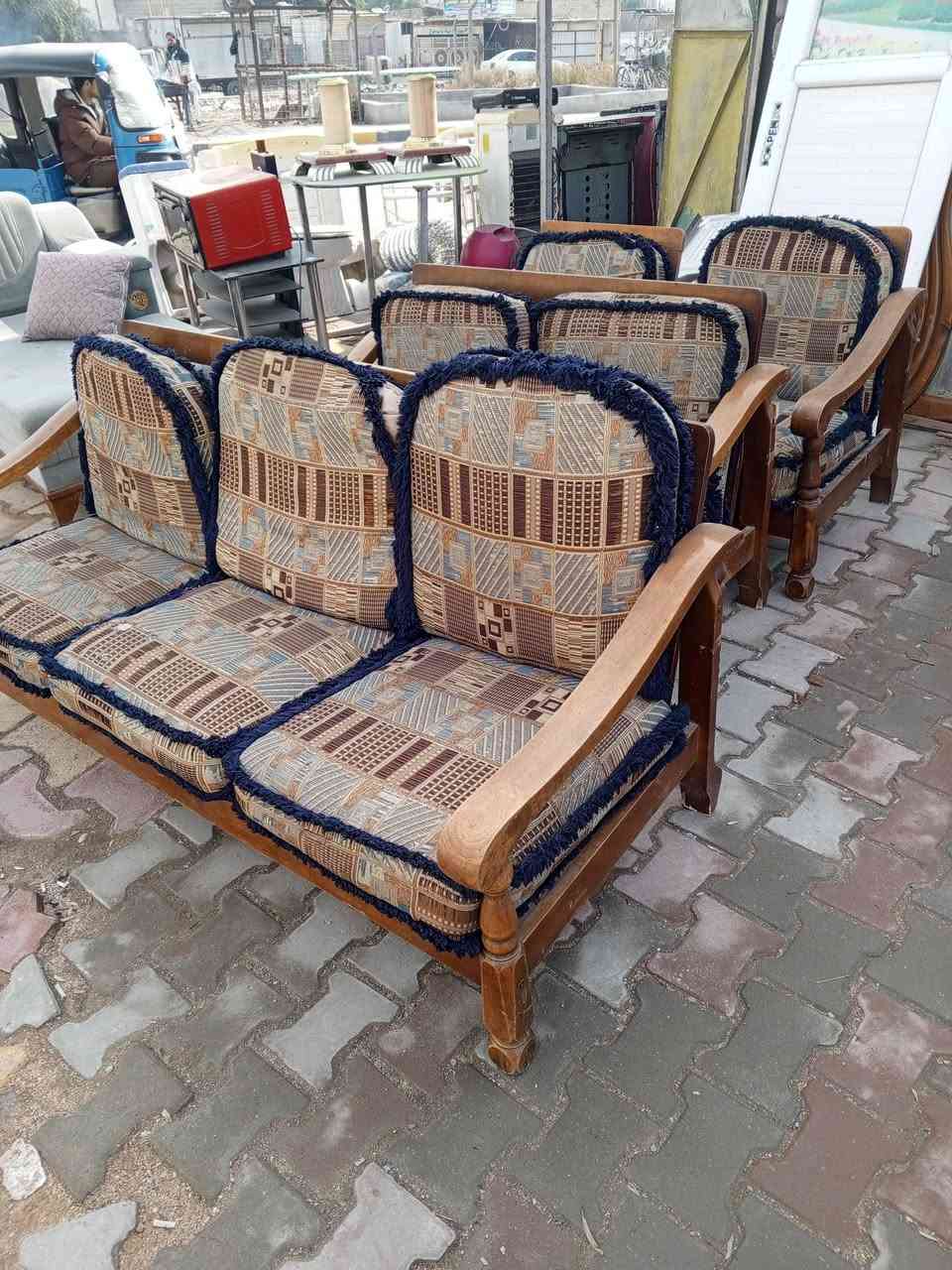 غراض للبيع في ابودشير شارع الضغط
***********
