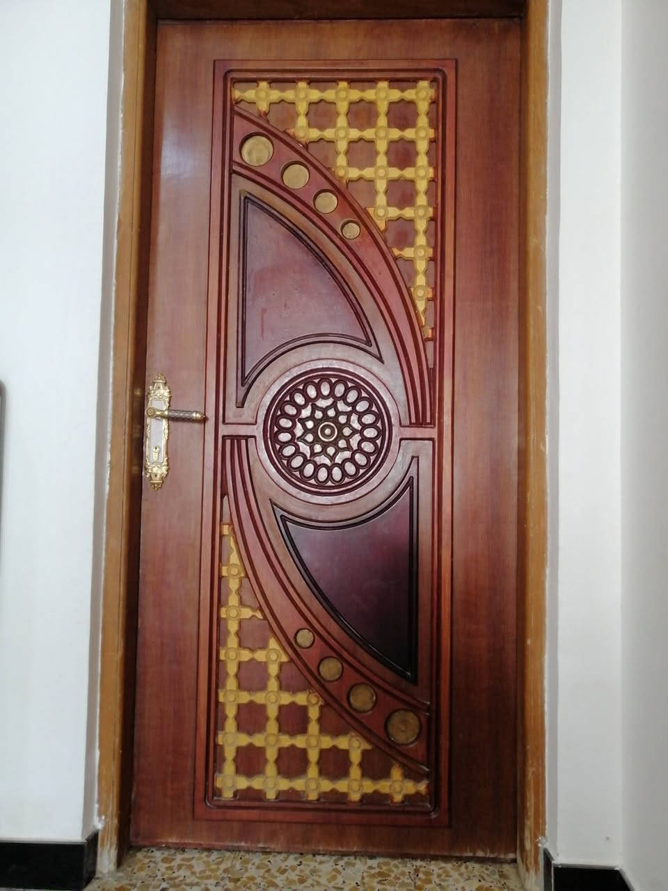 سلام عليكم باب تسگام خشب للبيع سعره ١٠٠ الف نهايته لئن اني ماخذه ١٦٠ الف وهسه سويت جدد بعد مااحتاجه مكاني ديوانيه استفسار اكثر ***********
