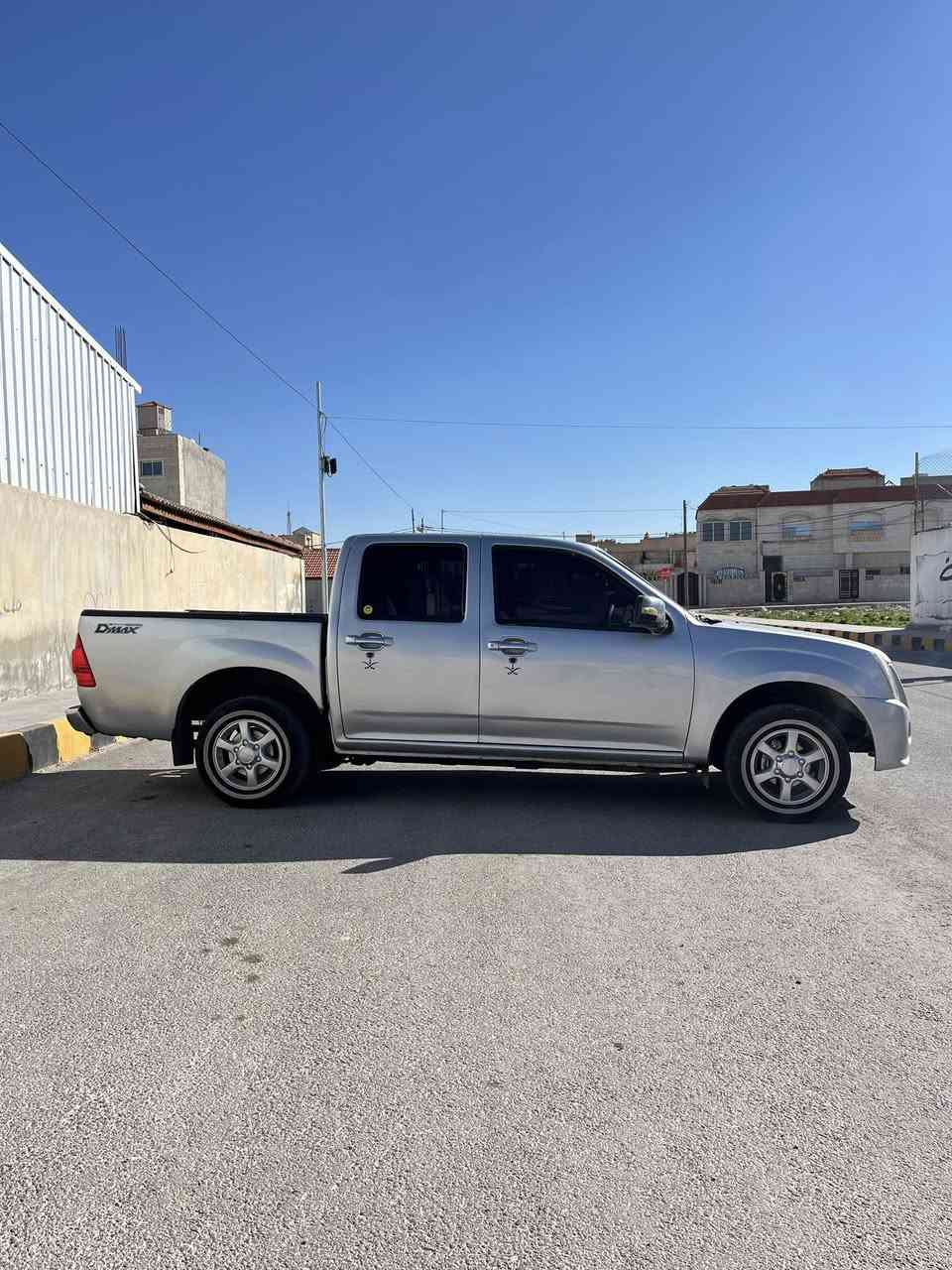 بكم اسوزو ديماكس موديل 2007 بحالة الشركة (Ls) اصلي
فحصه ثنين جيد ثنين قصعات باعتبار فحص كامل 
ماتور 2500 تيربو وكاااااااااااااالة ✈️✈️✈️✈️✈️
قير بككس وكاااااااااااااااالة 
مكنيك وكااااااااااااااااااالة مش بحاجة إلى اي صيانة 
مشيه الشركة ✈️✈️✈️✈️✈️✈️✈️
دهان 100/100 وكاااااااااااااااالة 
غرفة الشركة وكااااااااااالة 
مكيف حامي بارد 100/100🔥🔥🔥❄️❄️❄️
جنط الشركة الصلي وكااااااااااااااالة
كوشوك خط وكاااااااااااااااااالة
البيكم من حض القناااا الله يبارك الصاحب النصيب 
الموقع المفرق مغير السرحان 
إلاتصال. 0772129772.


**إذا كنت صاحب هذا الإعلان وتريد حذفه لأي سبب، رجاءا أرسل رسالة إلى الدعم الفني**