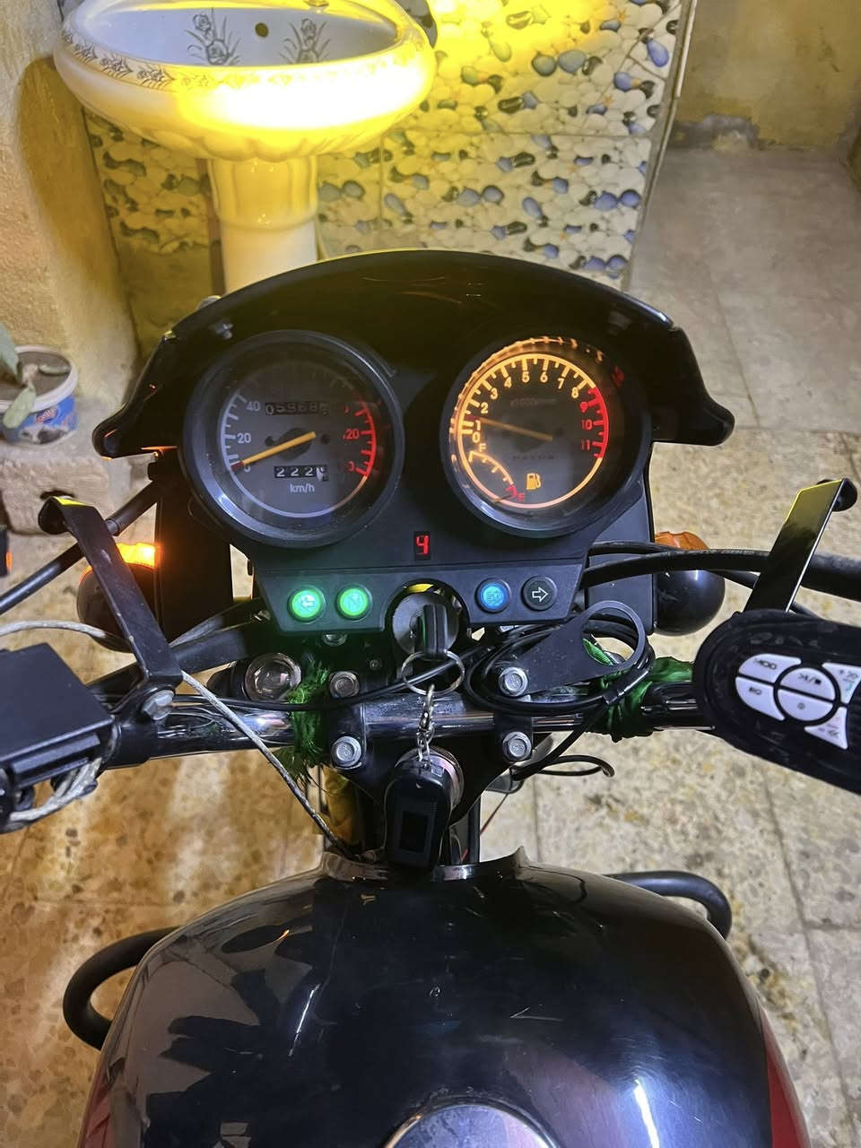 السلام عليكم شباب دراجة دايوان مديل 2023 دراجة خير من الله مكينة مكفوله برغي ما مفتوح بيها دراجة مرقمه سنوية بغداد السعر 2600 و بيها مجال بسيط العنوان بغداد ملاحظة الصندوق مو وياها للتواصل ***********
