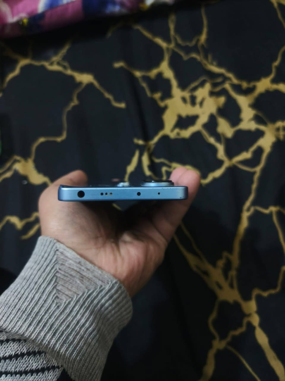 Redmi Note 13
موبايل بمواصفات قوية وسعر مناسب 
🔹 شاشة 6.67 بوصة AMOLED بدقة FHD+
🔹 معدل تحديث 120Hz (سلاسة عالية بالألعاب والتصفح)
🔹 معالج قوي للأداء اليومي والألعاب
🔹 كاميرا رئيسية 108 ميگابكسل 📸
🔹 كاميرا أمامية 16 ميگابكسل
🔹 بطارية 5000mAh تدوم يوم كامل 🔋
🔹 شحن سريع⚡
🔹 بصمة + Face Unlock
🔹 مقاوم رذاذ الماء والغبار IP54
🔹 يدعم 5G
🔹 منفذ سماعات 3.5mm
🔥ذاكرة (256)
🔥 رام(8+8)
📦 جهاز عملي، بطارية قوية، شاشة خرافية، وكاميرا واضحة وأداء سلس.

ملاحظة: الجهاز بي شخطين في الشاشة فوق جداً خفيفات
بالإضافة إلى الضهر ضربات خفيفة مثل ماموضح بالصورة.

السعر 160 ألف قفل 🔏 مال بيع مستعجل مكاني بغداد


**إذا كنت صاحب هذا الإعلان وتريد حذفه لأي سبب، رجاءا أرسل رسالة إلى الدعم الفني**