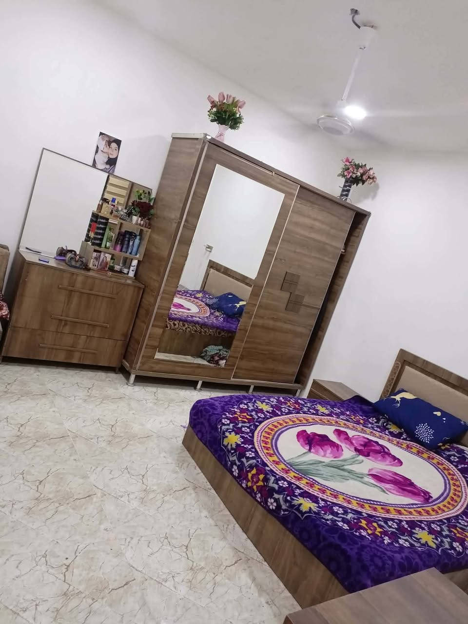 دار في المدائن منطقة التجارة للبيع
🟣المساحة 125 متر مربع 
🟣جنس العقار  طابو زراعي قرار 25 بأسم البائع 
🟣المحتويات استقبال مطبخ صاله غرفتين نوم وحدة الطابق الاول ولثانية في الطابق الثاني و صحيات 
🟣كامل الخدمات تبليط و ارصفة و كهرباء و ماء و مجاري 
🟣للاستفسار ومعرفة السعر التواصل على الخاص او الرقم 
***********
