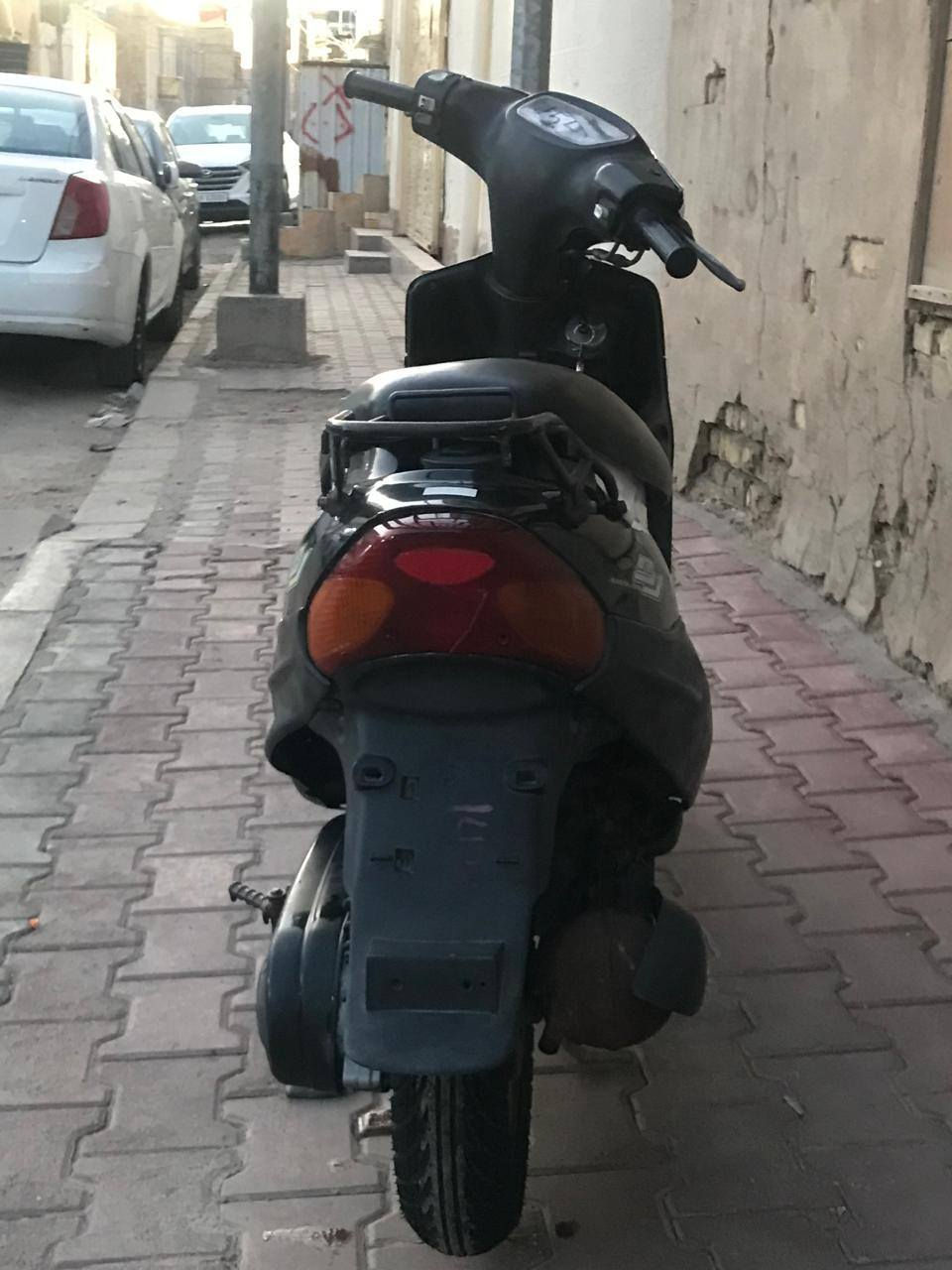 سلام عليكم
دراجه للبيع 

نوع بيجي تسعه زروف اللون لأسود 

الدراجه مكفوله كفاله عامه من كلشي من سلف وهندر وهورن وأشارات كله شغال 

الدراجه كله ختم واحد وبعده على وضع الشركه 

اي نقص ما بيهه الدراجه نكره سلف 

سعر الدراجه 450 وبيه مجال 

(مستعجل على بيعته)

لاتصال على هذا الرقم
 
(***********)
