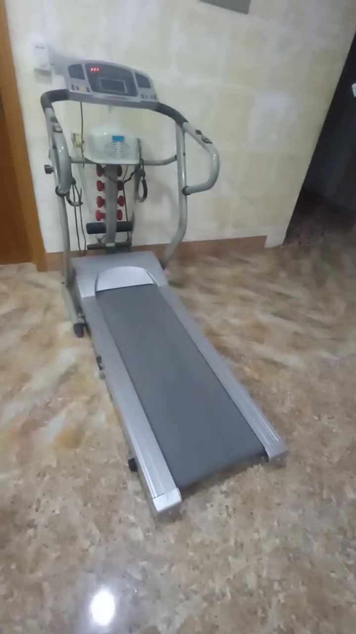 السلام عليكم
جهاز ركض كهربائي
نضيف ما بي شي
السعر 200 الف اوبي مجال 
الرقم ***********
