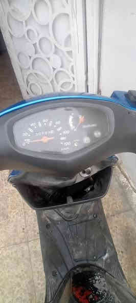 سلام عليكم عندي دراجه للبيع دراجه جديده برغي نقص مابيها زوج تايرات جدد محوله كابريته لين النوزل يعوج بساتم دراجه خير من الله العنوان الشعب حي سومر السعر300وبيها مجال قليل حك الجيه رقم الهاتف ***********
