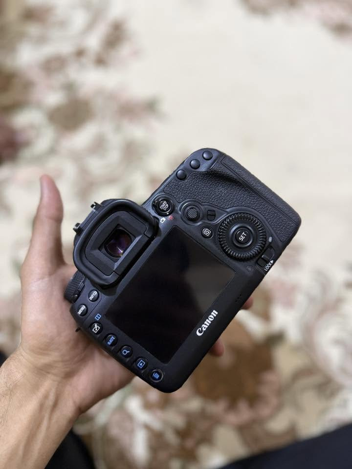 كانون 5d mark4
اخت الجديدة

كامل ملحقات مع كريب جديد بالكارتون غير مستخدم 

 الكارتون و الشاحنة والحزام والملحقات كلها بعدها بالچيس

للتواصل 

***********

السعر مليون و450
