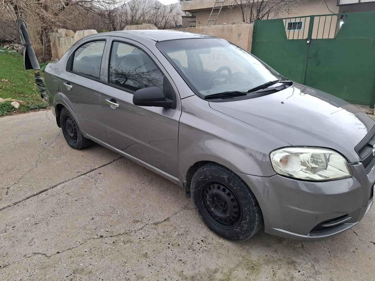 ئە ڤیۆی گیر عادی 

مودیل 2009 مە کینە گە ورە یە حیزام بۆیاخە لە سە ر ساغە  گیرو مە کینە ی بە شە رت جەمبیکی خە فیفی لە دواوە هە یە سە نە وی بە سە رنە چووە هیچ مە سروف تیا نیە بە شە رت سە یارە یە کی زۆر پاك و جوانە  سعر 52 وە رە قه  کە میك معامە لە شی تیایە  ژمارە تە لە فۆن  *********** كويسينجاك, أربيل
