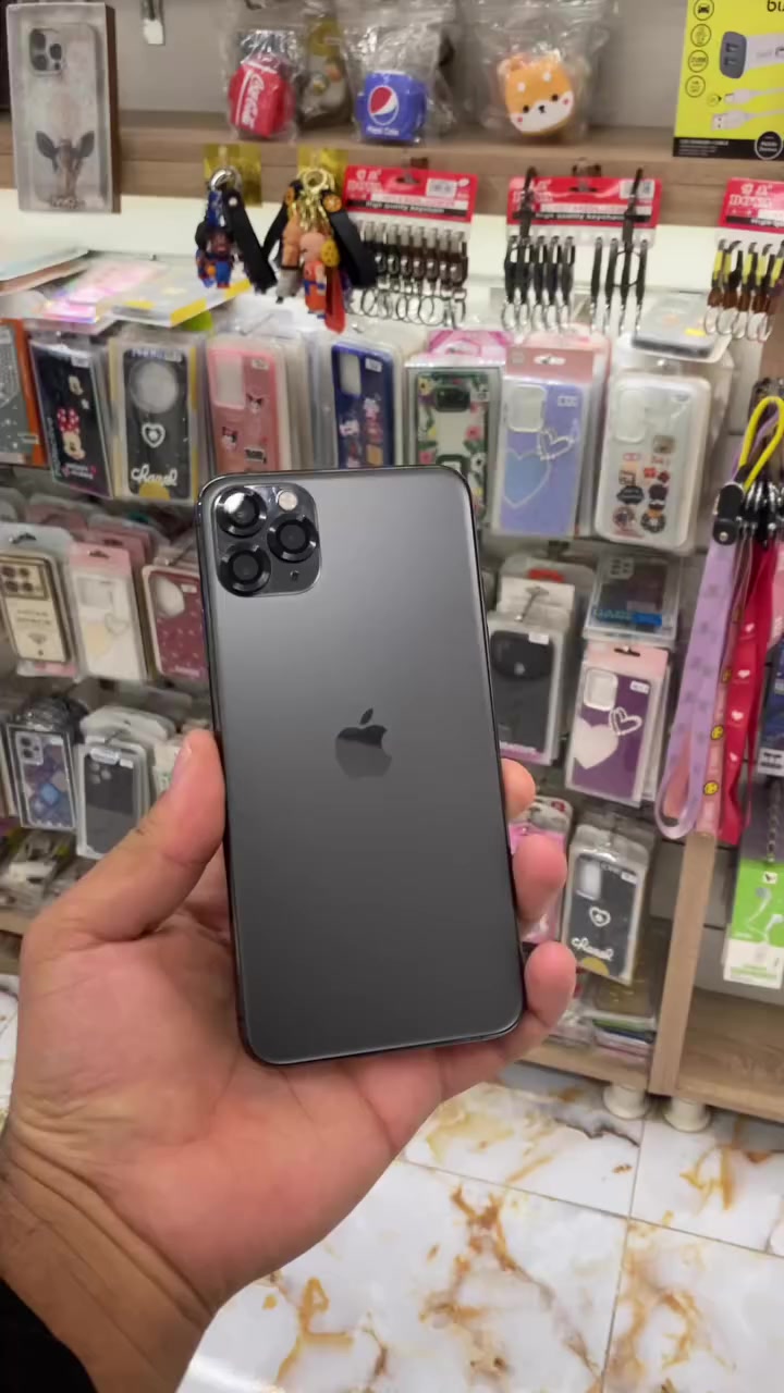 السلام عليكم ورحمة الله وبركاته 
آيفون 11برو ماكس ذاكره 256 بطاريه 77نضافه 100‎%‎ 
شخط ما مشخوط  
السعر 325وبي مجال الف 
العنوان ديالى بعقوبه ***********
