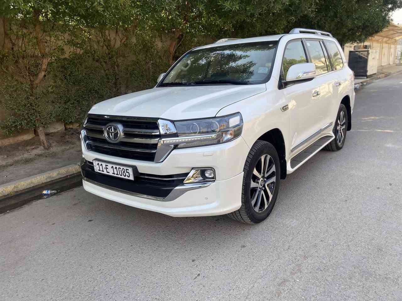 السلام عليكم لاندكروز ١٩ كراند تورنك وكالة ساس محرك ستة سلندر ٤٠٠٠ ماشية ٧٠٠٠٠ الف حقيقي جديدة بمعنى الكلمة وكفالة من الصبغ والحادث ادامة داخل الشركة والسيارة باسمي شادلها تخم تاير جديد 
فتحة سقف سلايت 
تشغيل عن بعد 
خمس بصمات 
صندوق كهرباء 
يدات نيكل 
انارة ترحيب 
مقاعد الامامية كهرباء 
داخل جلد 
ثلاث قطع تبريد مركزي 
شاشة ام الدعاء 
شاشات خلفية 
اضاءة زنون 
دبل ماوس 
حساس امامي خلفي 
زراك لايت 
دشبول لكزز 
مكانها بغداد وسعرها ٥٣٥ للاتصال 
***********
