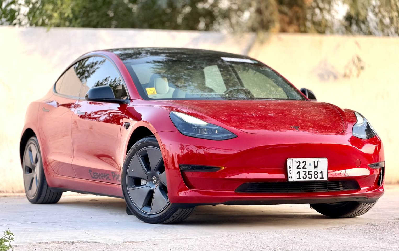 #تسلا موديل 3  لون احمر مميز  داخل ابيض ثلجي 
TESLA MODEL 3 
السيارة اون لاين محدث عربي اخر تحديث
ملاحضة السيارة مماشيه بل عراق فقط امريكا 
#الموديل : 2023
#الضرر    : نص الجاملغ الخلفي بدون ايرباك 
#الرقم     : اربيل باسمي 
#المواصفات :
▪️ سقف بانوراما زجاج
▪️ شاشة كبيرة حجم 15 بوصة
▪️ حساسات الاجتياز الجانبية 
▪️ طقم ويل حجم 18 مع طقم تاير بحالة ممتازة 
▪️ كاميرات خلفية وجانبيه
▪️ باب جنطة كهربائي شفط
▪️ غرفة السيارة جلد ابيض اصل 
▪️ تحكم كهربائي متكامل لمقاعد المقدمة 
▪️ شاشة كبيرة لمجموعة من الايعازات 
▪️تحكم بالسياره عن طريق الشاشة
▪️ نظام قيادة آلية Auto Pilot
▪️ عداد ديجيتال
▪️ تشغيل تلقائي
▪️ نظام قيادة ذاتية Full Self drive
▪️ نظام (RCTA) للتنبيه عند الرجوع للخلف
▪️ نظام (RSA) لكشف لافتات السرعه للطريق
▪️ نظام (PSC) الرادار الذكي لمنع الاصطدام 
▪️ نظام (LTA) لتحديد المسار على الطريق
▪️ الدخول الذكي
▪️ نظام ترفيهي كامل متكامل يحتوي على ( YouTube / WhatsApp / Tik Tok / Netflix)
‏▪️ Wifi
‏▪️ GPS
‏▪️ MAPS
‏▪️ Bluetooth
‏▪️ AUX
‏▪️ USB
السيارة جديدة جدا مكفوله من شخط الابره
        ⬇️⬇️⬇️⬇️⬇️⬇️⬇️⬇️⬇️⬇️⬇️⬇️⬇️⬇️⬇️
ملاحضه السيارة مغلفه ppf من امريكا ومابيها اي نقص 
المكان بغداد شارع فلسطين 
 الاتصال على : *********** بغداد, العراق
