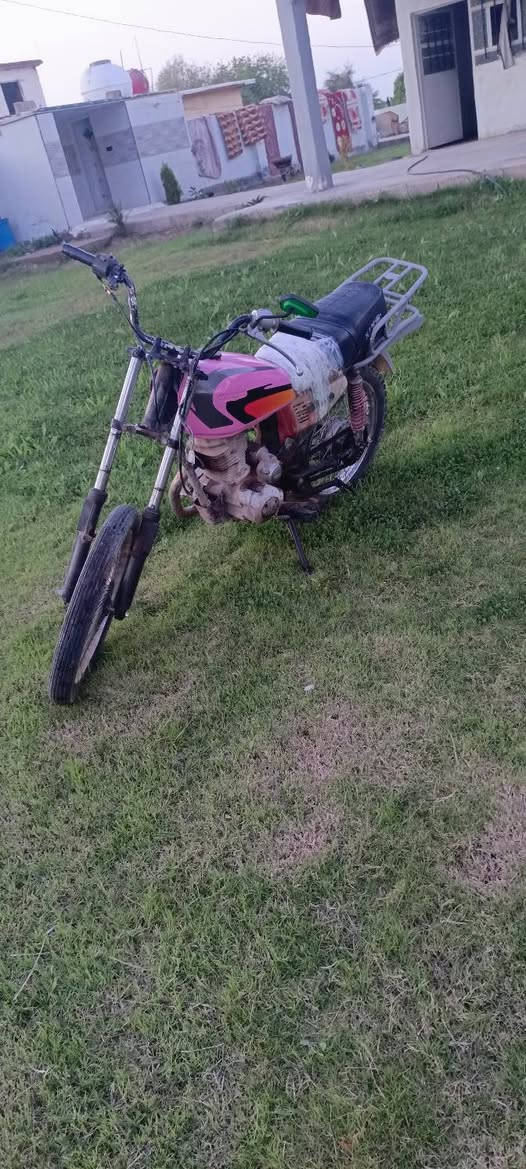 السلام عليكم دراجه شاصي ارشا ولمحرك فيوم دراجه كلك كلك سعر 140 وبيه مجال


**إذا كنت صاحب هذا الإعلان وتريد حذفه لأي سبب، رجاءا أرسل رسالة إلى الدعم الفني**