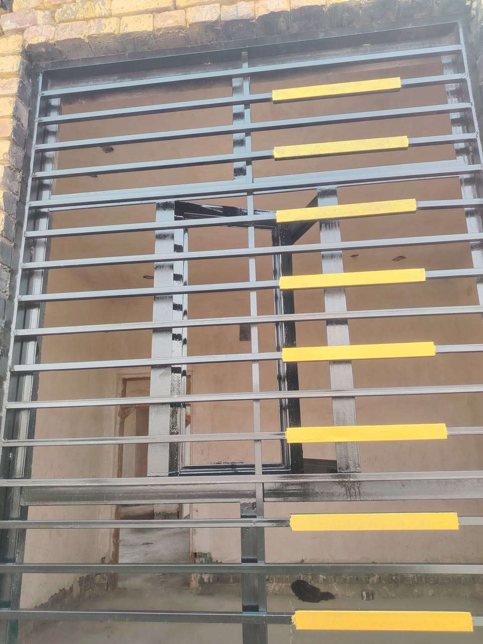 صبغ درجه اولا بسعر مناسب تنضيف شبابيج وصبغ الصباغ مهند ناصر ***********
