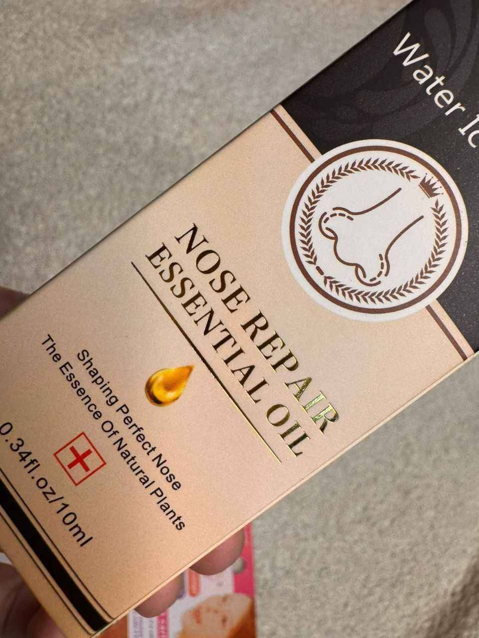 بكج عنايه بالبشره يتكون من 

زيت الماسة (مسمن ومبيض الوجه)
يعمل على ملء الخدود ومنح الوجه مظهراً ممتلئاً 
وحيوياً بشكل طبيعي.
 يعمل على تفتيح البشرة وإزالة التصبغات
 للحصول على بشرة صافية.
يعطي نتائج ملحوظة في فترة زمنية قصيرة جداً.
نضارة فائقة: يمنح البشرة 
ملمساً ناعماً وإشراقة دائمية
 تشبه بريق الماس.
وايضاً قطرات تصغير الأنف مع التقويم 👃✨
بعد ماكو داعي لعمليات التجميل 🤎
سيروم عشبي يساعد على تنحيف وتصغير مقدمة الأنف

 استخدام منزلي سهل مع مساج خفيف
يعمل على الغضاريف والدهون (مو العظم)
الحجم: 10 مل
👈🏻💌اي استفسار او الحجز👇🏻
 *********** بغداد, العراق
