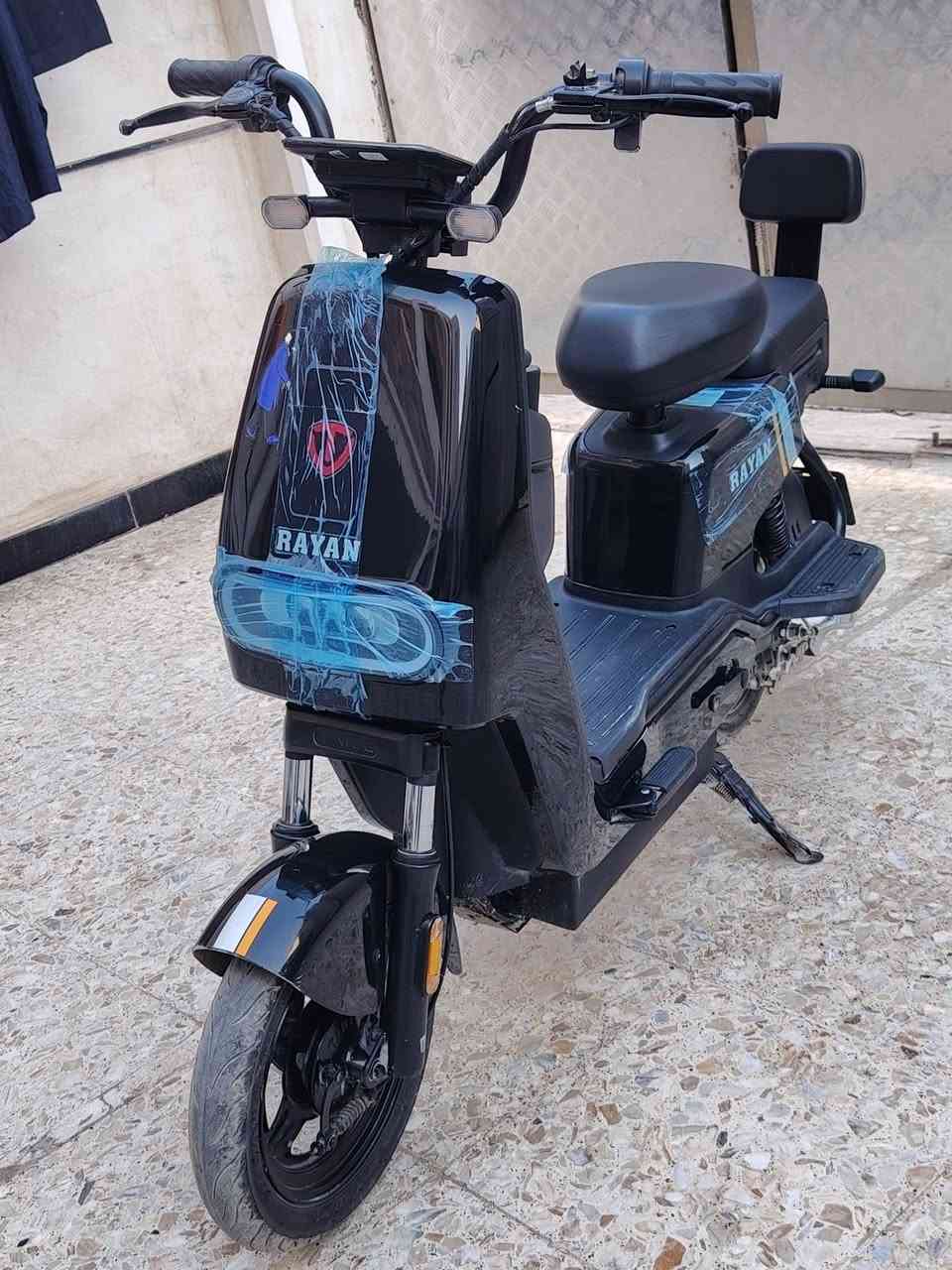 دراجه شحن البيع بعده جديد 
سعر ٤٠٠ وبيه مجال
***********
