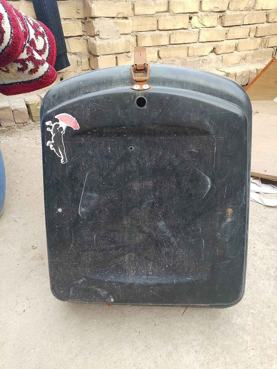 صندوق  دلفري مابي شي للبيع السعر ٣٠ وبيه مجال لطيبين ***********
