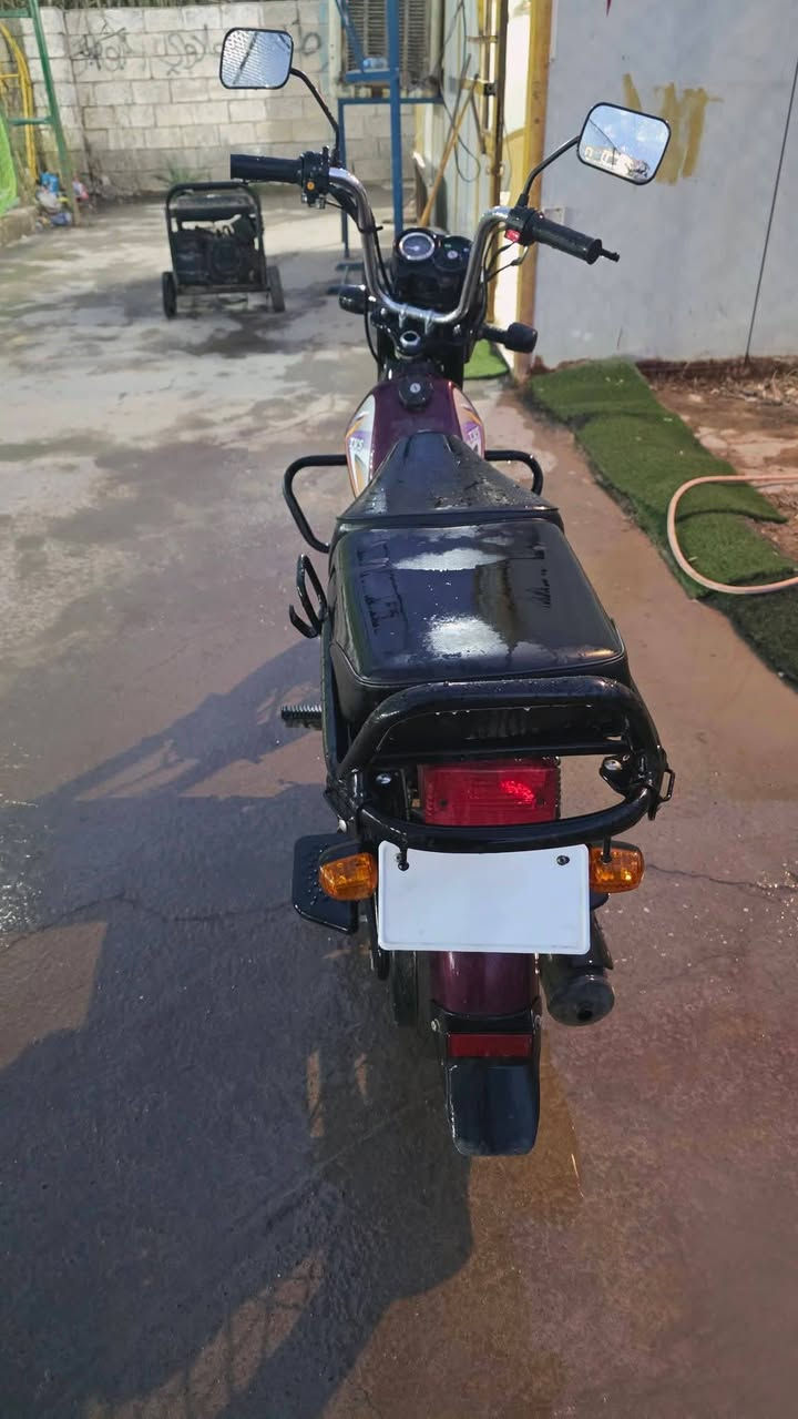 ✨🏍️ إعلان بيع دراجة 🏍️✨
السلام عليكم أخوان 

🏍️ للبيع دراجة TVS هندي أوتوماتيك
🔹 مشتراة زيرو وما صار عليها شهرين
🔹 نظيفة جداً 💯 وبرغي ما مفكوك بيها
💰 السعر: مليون وميتين وبيه مجال
📞 للتواصل: واتساب أو اتصال
***********
