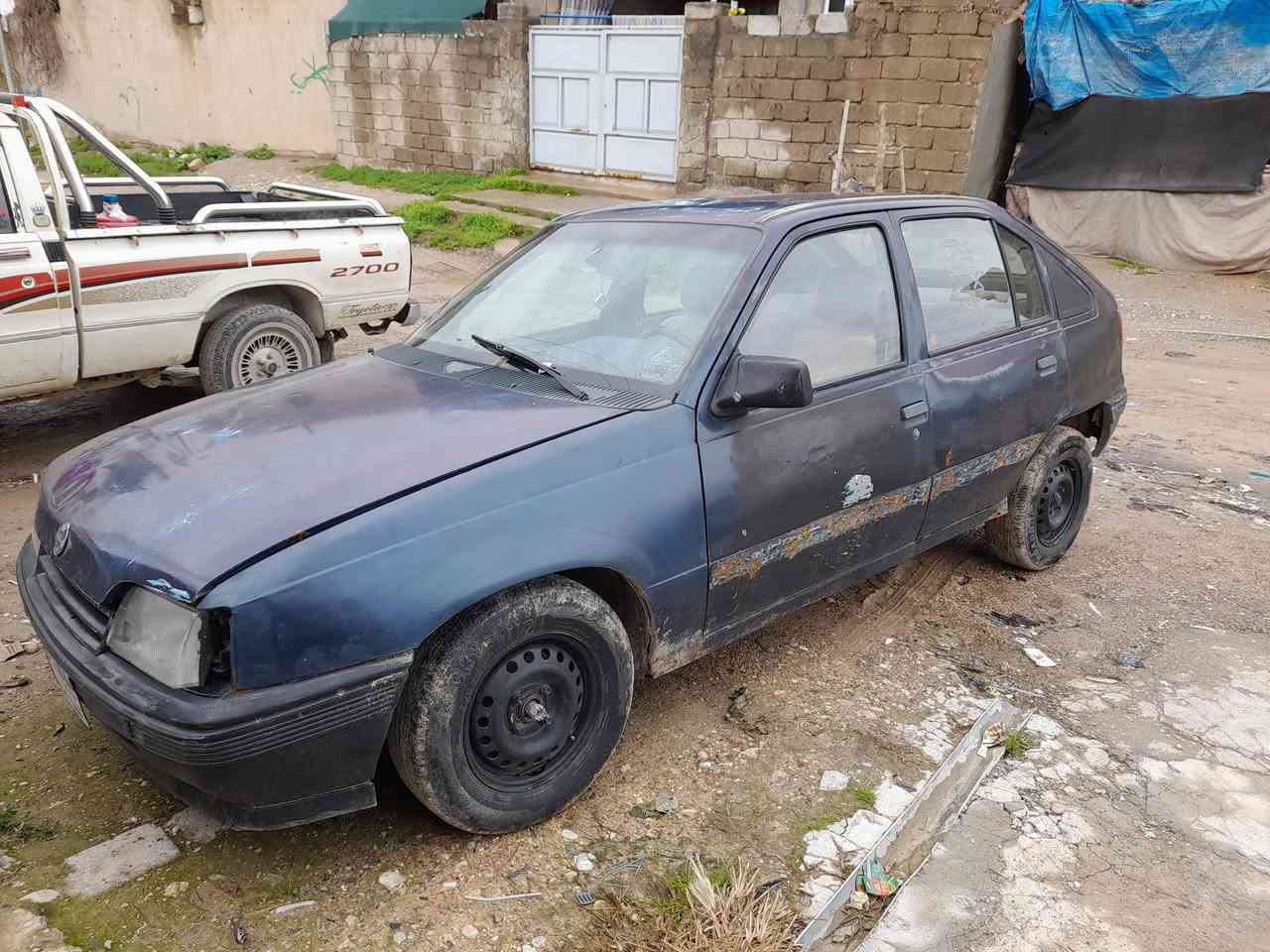 السلام عليكم عندي كاديت للبيع موديل 91 الحجم 18 رقم نينوى والماني كربون بيها قدام العين محرك تعبان    الكير ما بشي    الوايرمانيه كلها شغاله  معارض ويا  بيكم ***********
