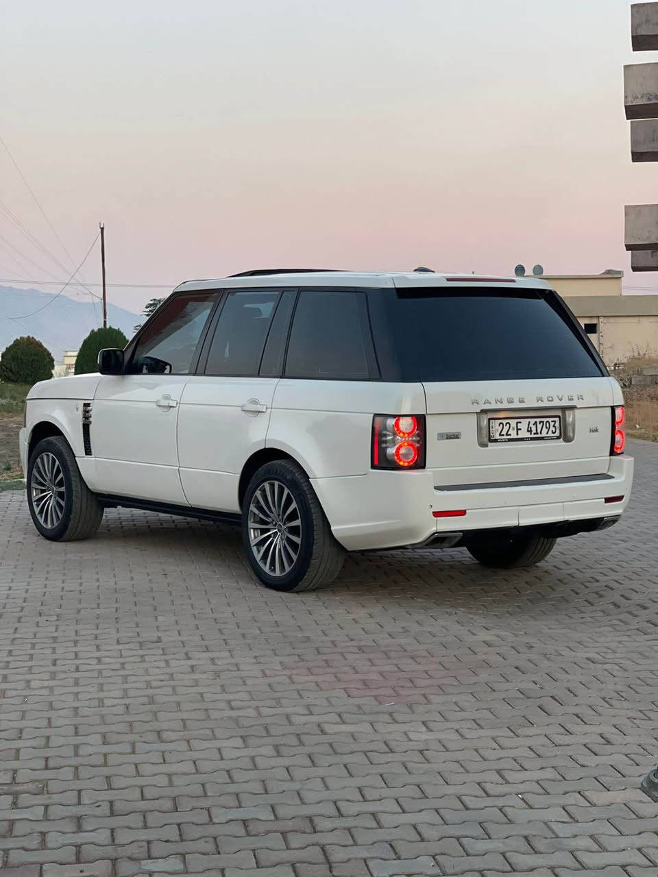 السلام عليكم للبيع او مراوسه بسياره رقم شمالي رنج روفر فوك 

‏Range Rover Vogue
لون ابيض موديل 2010 وكالة شركة سردار خليجي 
رقم أربيل وكالة او تحويل مكفولة كفالة عامة من الضربة والصبغ والتصليح
فول مواصفات
أوتو بايكرافي
مواصفات..فول فول
🛑مثبت سرعته
🛑تحكم استيرن جهتين
🛑صندوك شفط
🛑لايت زنون
🛑شاشه كوشن
🛑كشنات كهرباء وجلد
🛑إناره ترحيب مرآة
🛑حساسات امامي خلفي
🛑حساس امطار 
🛑جكات جوبليس 4 اطارات 
🛑فتحة سقف 
🛑تبريد ثلج قطعتين امامي خلفي 
🛑هاند بريك Auto
🛑 5انظمة قيادة 
🛑دفع رباعي
🛑مكينه 8V عادي بدون سوبر
🛑12سماعه🎧 
🛑4تايرات جديد 
🛑شركه سردار🏢
🛑8ارباك
🛑 سبير ويل كب 
🛑دبل اكزوز 
وبيها هواية مواصفات السياره خير من الله 

مابيها أي نقص وبالخير ع الياخذها   ‎
مكان السياره قضاء  عقرة بين اربيل و دهوك السعر 135 ورقه ومجال الشراي يتصل ع الارقام 
***********-بي واتساب
***********- بي واتساب
*********** أربيل, العراق
