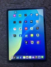 ايباد ١١برو معالج m2ذاكرة ٢٥٦ سعر ٧٠٠ 07737130363