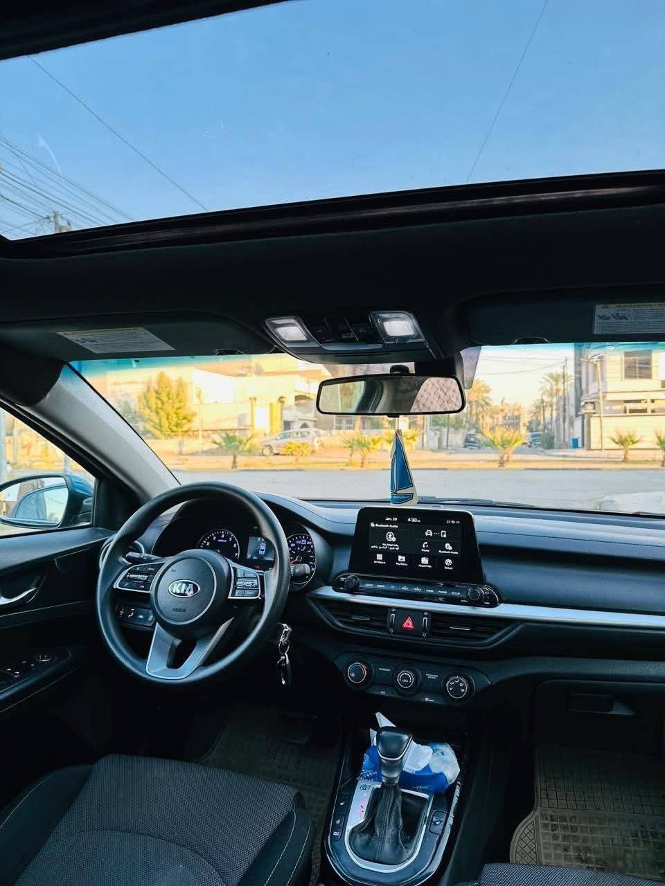 #السلام عليكم فورتي موديل 21 السعر 120 بيها مجال   ءالمواصفات السياره فول ماعده البصمه
/حادث جاملخ ونبنيد السورنر مرفق مع الصور    

مكان السياره بغداد نهايت حي ور 

المواصفات . ماشيه 70
فتحت سقف
شاشة كبيرة مع نظام تشغيل ابل كار بلي
كاميرا دواره
كشنات حار + بارد
قطعتين تبريد
نحن وايرليس
حساسات خلفية مع جرس تنبيه
رادرات جانبية+ وامامية+ وتحديد مسار + كروز سرعه

الهاتف ***********
