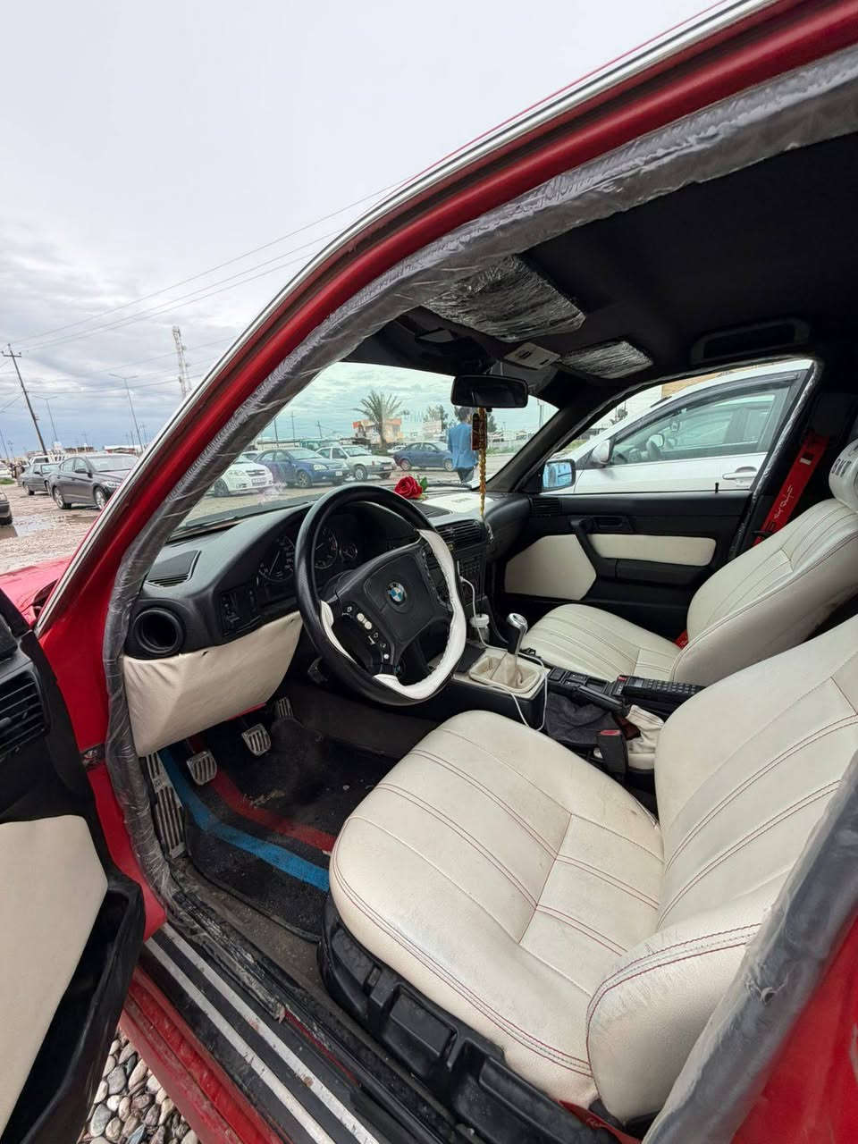 السلام عليكم BMW 525 كير عادي للبيع او مراوس ترهم 
كير مكينه رقم سنوية كوبون كله جاهزة 
سيارة نضيفه مناقصها شي صبغ جماليه بدون اي طخه 
مكانها برطله معرض المصطفى سعرها 67 بي مجال قليل
***********واتساب بي
