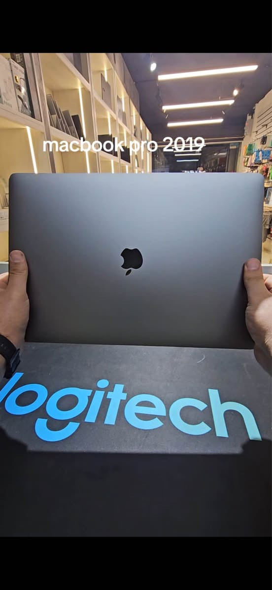 � عرض ما يتعوّض – ماك بوك برو 🔥
💻 MacBook Pro
⚡ Core i7 – الجيل التاسع
🧠 RAM 16GB
💾 SSD 512GB
🎮 كارت شاشة خارجي 4GB
مشحون ٥٤ مرة فقط 

أداء قوي للشغل، التصميم، المونتاج والبرمجة 🚀
💥 عرض خاص من مكتب تكنو ماستر

📍 الموصل – المجموعة الثقافية
📍 شارع الحاسبات – فرع سوفت وير

📞 تواصلوا ويانا بأسرع وقت:
☎️ ***********
☎️ ***********
☎️ ***********

🔥 عروض بلا نهاية
📦 الكمية محدودة – لا تضيع الفرصة!

#تكنو_ماستر #ماك_بوك_برو #عروض_الموصل #لابتوبات #MacBook #عرض_خاص #شارع_الحاسبات بغداد, العراق
