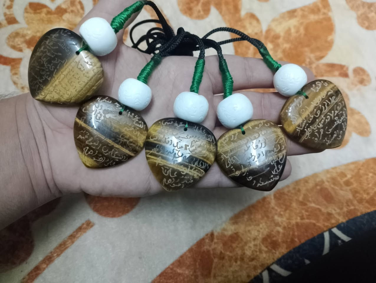 يا الله سلام عليكم اخواني الاعزاء 
متوفر حجر تايكر وعطف بحري قطعتين في قلاده وحده 
*العطف منقوش عليه آيات المحبه 
*التايكر منقوش عليه آيات الرزق وآيات المحبه و ايات عقد لسان و ايات الشفاء و ايات الحفظ 
متوفر جمله و مفرد 
و متوفر خدمه توصيل لجميع محافظات العراق 
للاستفسار مراسله الصفحه او الاتصال على الرقم ***********
