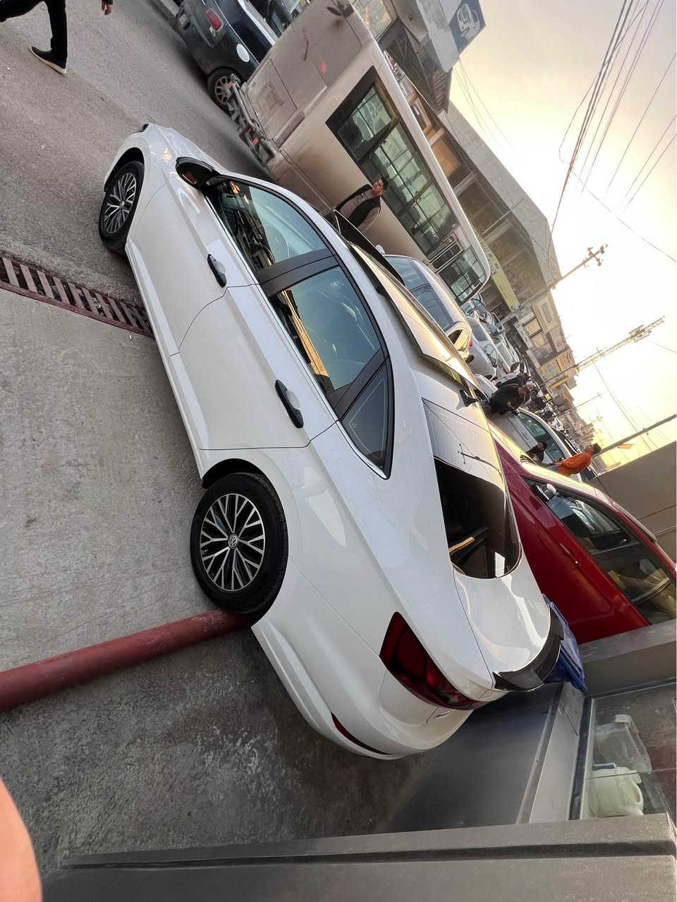 جيتا٢٠٢٠ se 
مواصفات se المعروفه

سيارة كلين بدون صبغ
فقط بيها تعديل 
لون ابيض 
بصمة 
بانوراما
رادار
كشنات تدفئه
كشنات جلد
امامي خلفي كبس 
بدون ايرباك بدون دواخل
تايرات جديدة صدر نظيف
حجر بيئة شرط
كير مكينه شرط
ماشيه ١٦٧ الف مايل 
سنوية رقم جديد 
تحويل وكاله شرط
مكان سياره دهوك
سعر154$ وبي مجال
رقم تليفون *********** وبي واتساب أربيل, العراق
