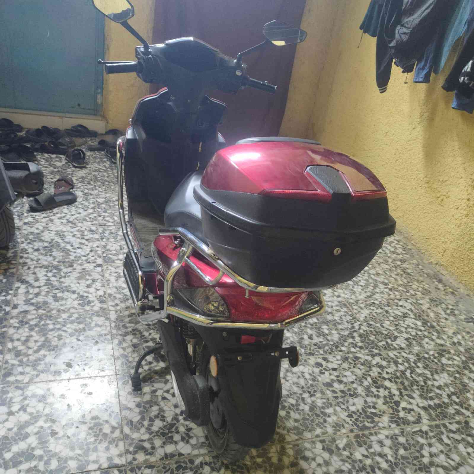 السلام عليكم دراجه شحن خمس بطاريات مابيها اي شكال قبل يومين من اخذتها بعدها ماماشيه  السعر700 المكان الشعب رقم الهاتف ***********
